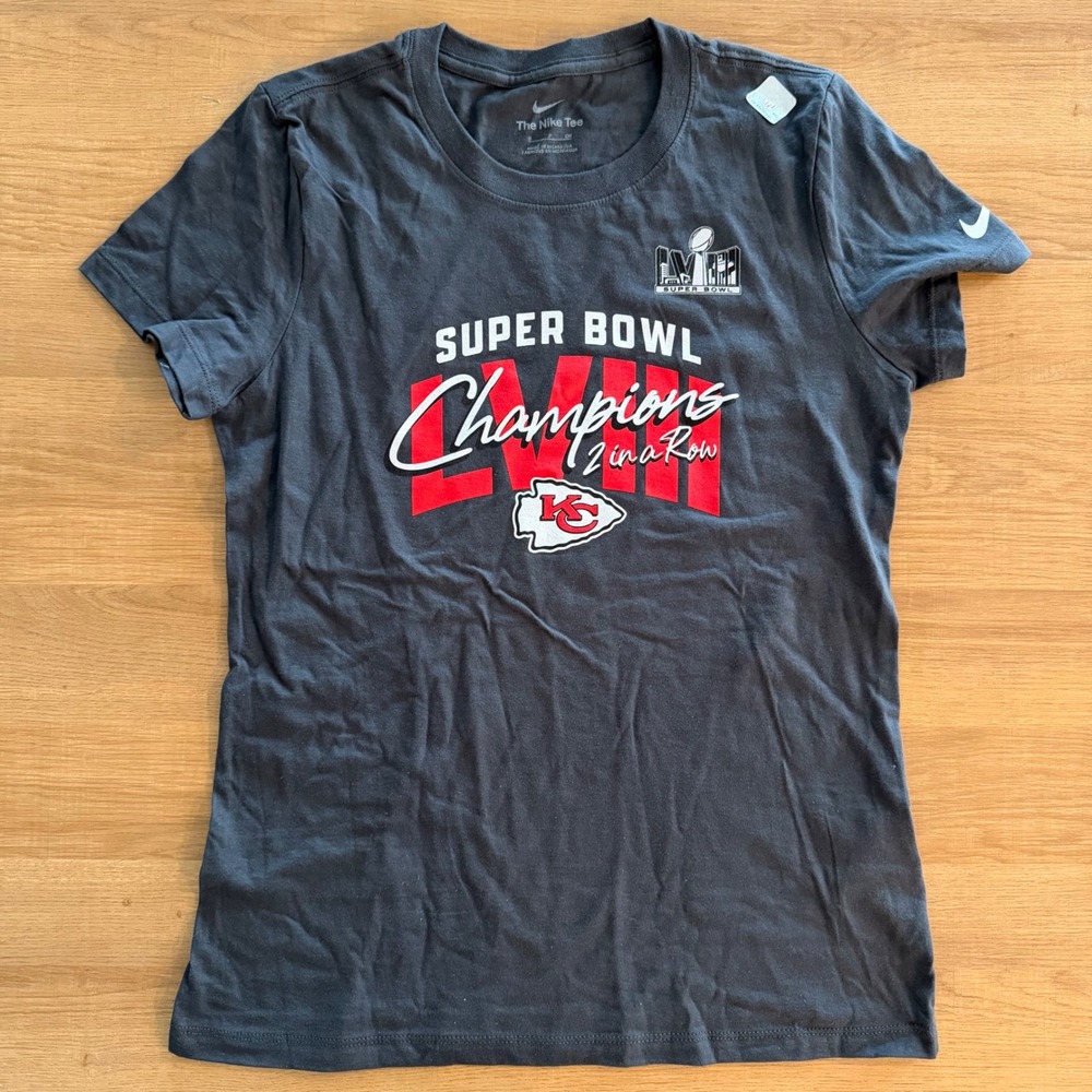 Nike Kansas City Chiefs Super Bowl LVIII Champions 2 In A Row T-Shirt Womens S - Picture 1 of 7